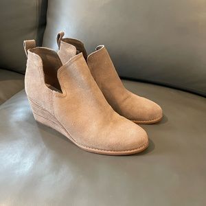 Tom’s Kallie Wedge Boot Womens size 8.5